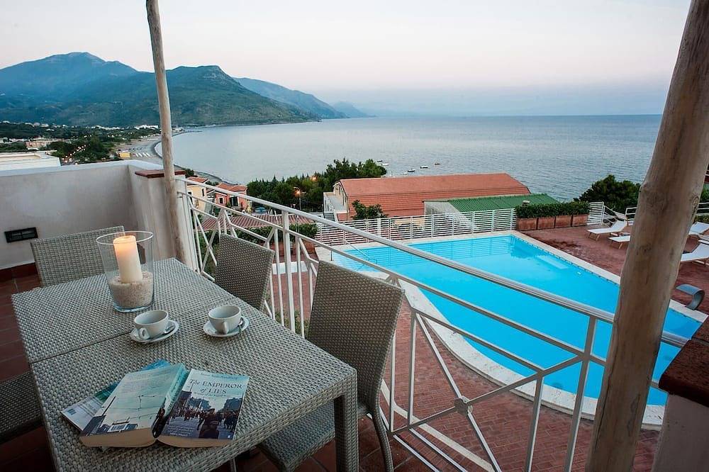 Apartamento entero, Petrosa   Large Sea View Apartment with Pool and Private Beach in Vibonati, Cilento