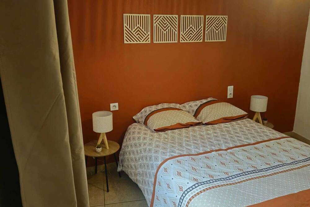 Apartamento entero, Renovated village house apartment with garage 10 minutes from the beach! in Pomérols, Côte d'Améthyste