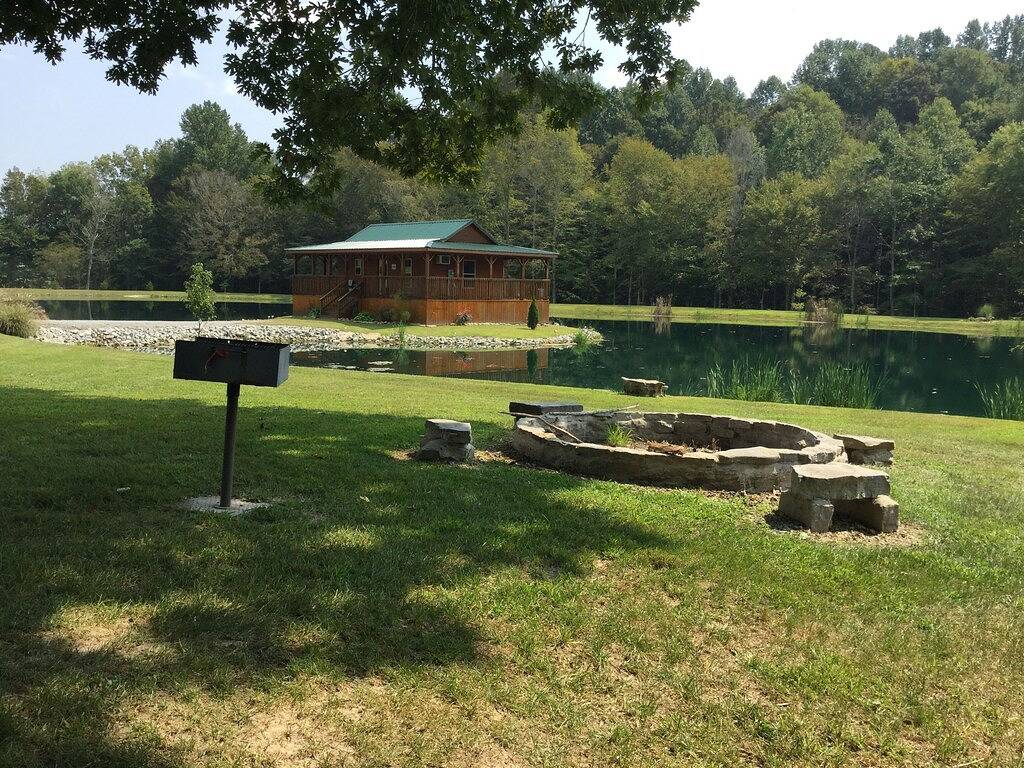 Log Cabin for 2 Guests in Kentucky, USA