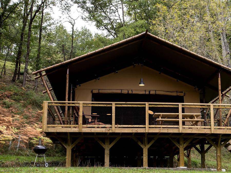 Camping Domaine de La Serre - Wohnzelt auz holz 6 personen - Zelt Lodge Luxe Xl Luxe Safari 61m² 3 Zimmer - Überdachte Terrasse in Aigues-Vives (Ariège), Ariège