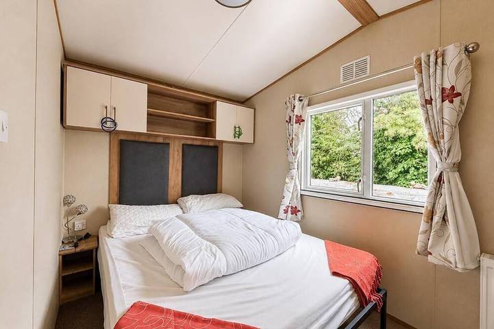 Brilliant 8 berth caravan near Walton-on-the-Naze in Essex, in Frinton and Walton, Essex
