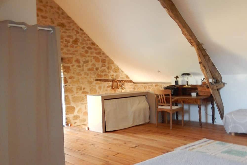 Gîte de 80 m² climatisé, dans ancien corps de ferme,  classé 4 *, pour 4 pers, in Branceilles, Région de Brive-la-Gaillarde