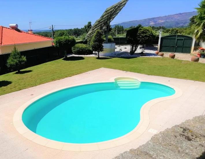 Casa de férias para 4 pessoas, com jardim e vista e ainda piscina no Centro