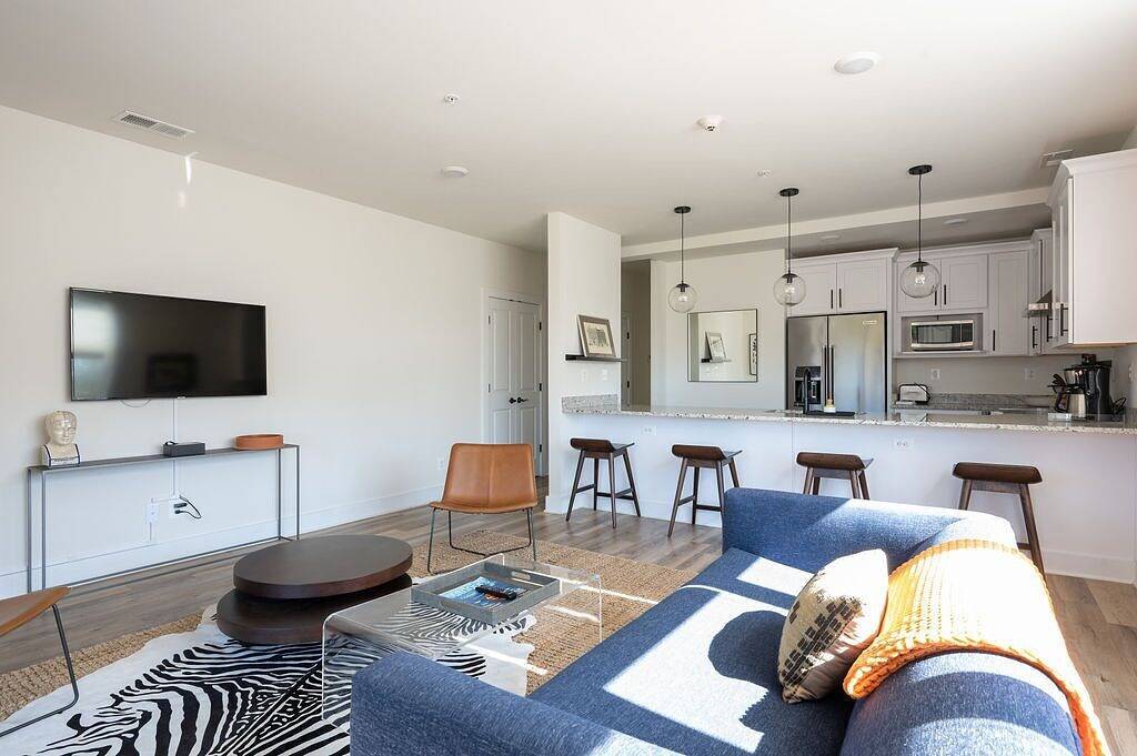 Ganze Wohnung, Piedmont Place 303| Lux Vineyard & Brewery Getaway in the Heart of Crozet | Pet Friendly in Crozet, Albemarle County