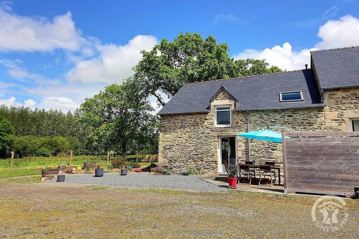 Gîte pour 6 personnes, avec Terrasse et Jardin dans Le Mené