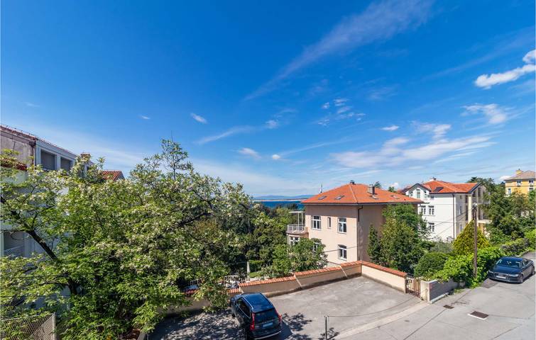 Ganze Ferienwohnung, Gemütlich, 2 km zum Strand: Modernes Apartment mit Terrasse und Annehmlichkeiten in Gradsko kupalište (Crikvenica), Crikvenica