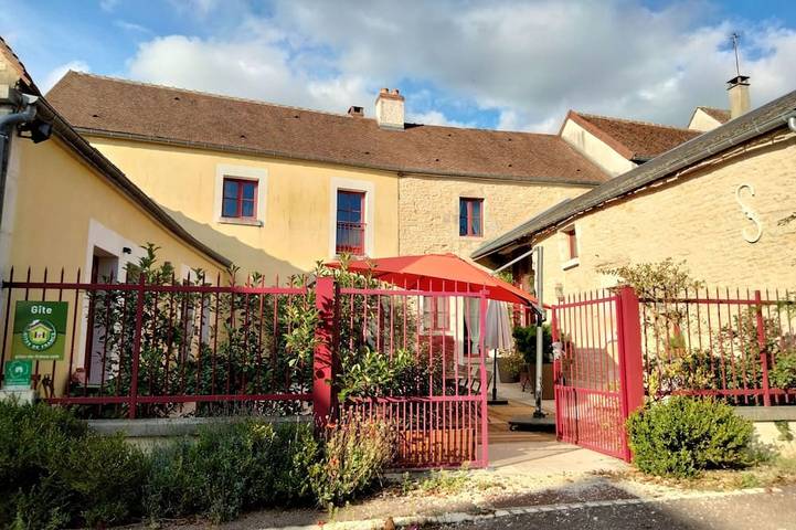 Location de vacances pour 8 personnes, avec Terrasse à Saint-Cyr-les-Colons