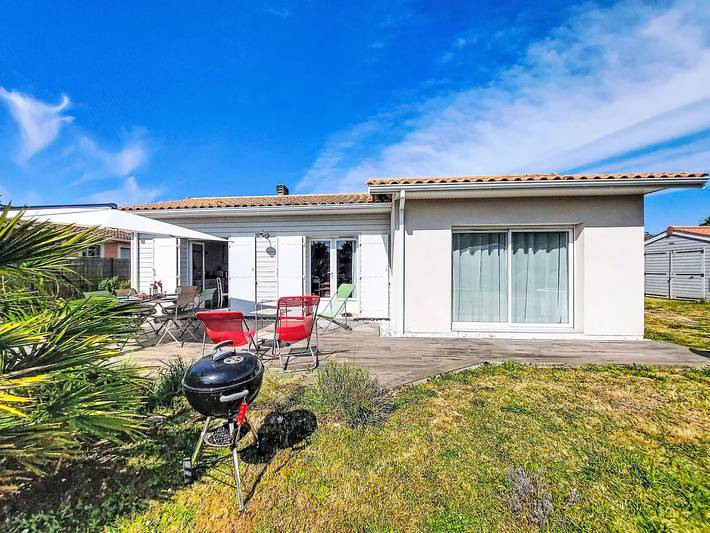 Location de vacances pour 6 personnes, avec piscine et jardin à Saint-Vivien-de-Médoc