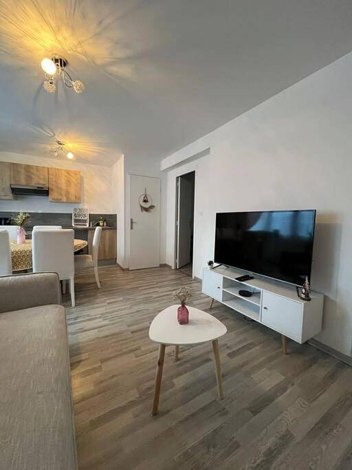 Appartement entier, Two-Bedroom Apartment in Orchies, Département Nord