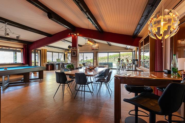 Casa independiente con piscina, jacuzzi y spa in Saint-Jean-d'Arvey, Chambéry region