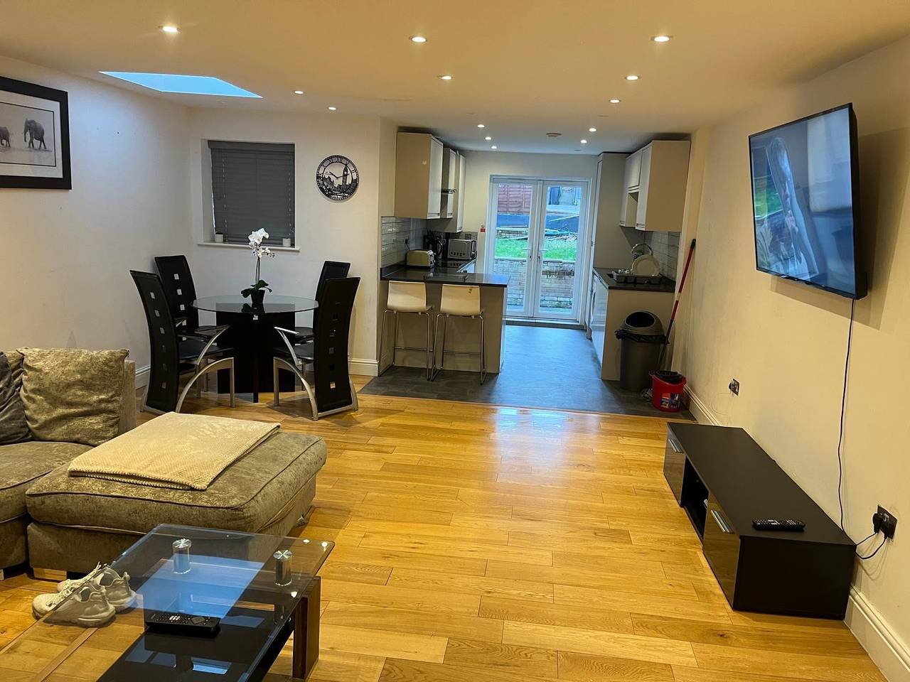 Southgate Home - Sleeps 14 - Parking - Central in Londres, Angleterre du Sud-Est