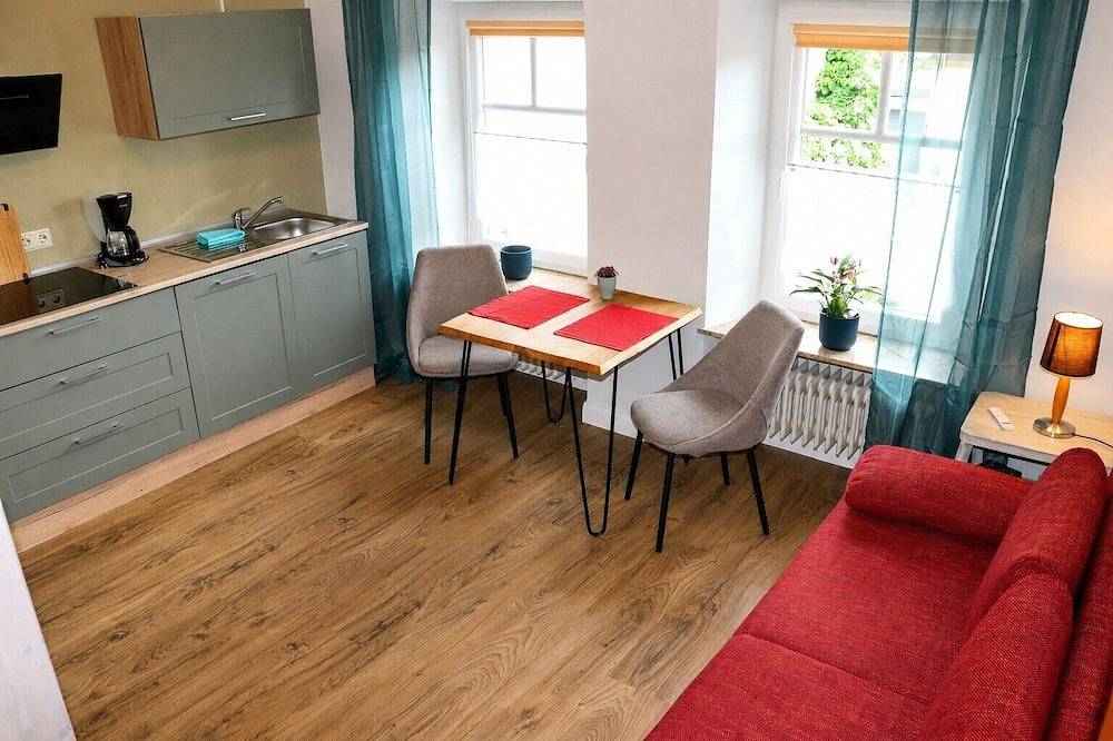 Ganze Wohnung, Urlaub beim Winzer mit Gartennutzung - Eigenes Restaurant in Burgen (bei Bernkastel-Kues), Bernkastel-Kues & Umgebung