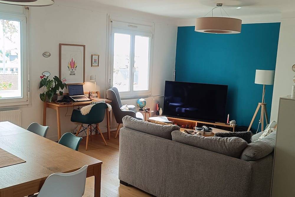 Entire apartment, 90m2 Rénové au Calme - 15 min de La Défense Arena in Houilles, Yvelines