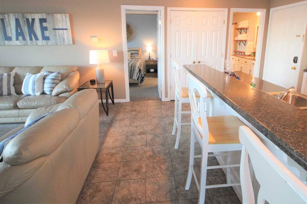 Ganze Wohnung, Clean and Updated Condo! Keine Stufen! Informieren Sie sich über niedrigere Herbst und Winter Preise in Osage Beach, Lake of the Ozarks