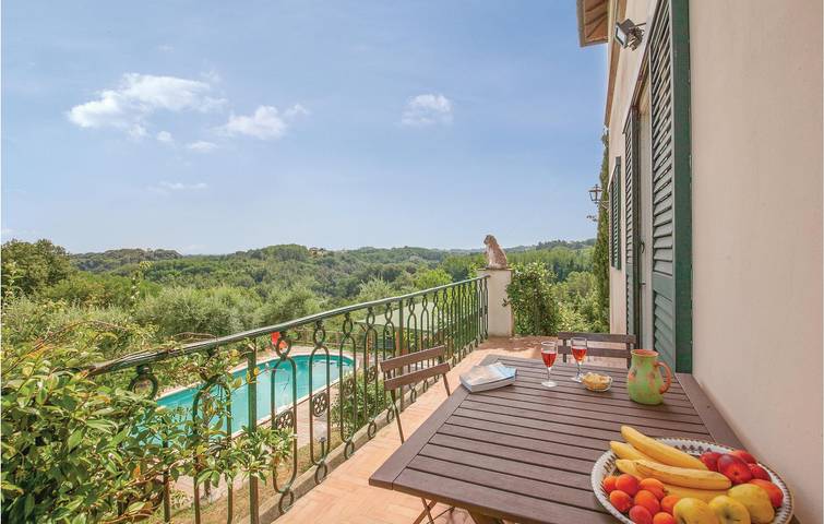 Appartamento di 300 mq con piscina, giardino e parcheggio in Crespina Lorenzana, Colline Pisane