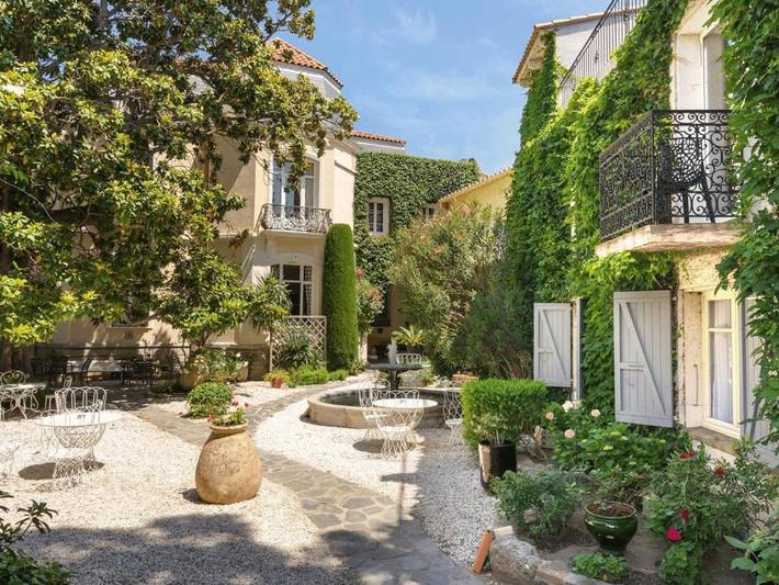 Hôtel pour 2 personnes, avec Terrasse ainsi que Jardin et Piscine