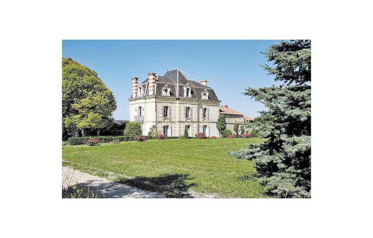 Gîte pour 6 personnes, avec piscine ainsi que jardin et terrasse à Mouterre-Silly