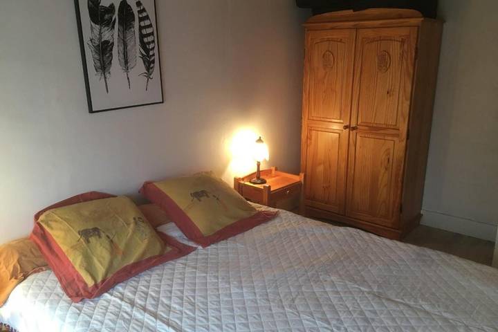 Chambre d’hôte pour 3 personnes, avec sauna et jacuzzi ainsi que jardin et terrasse