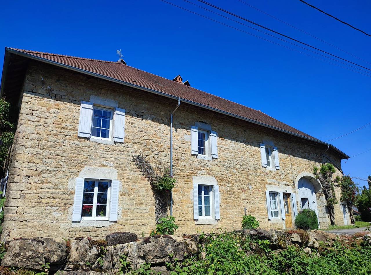 Jura - Hebergement dans maison vigneronne, à proximité de Poligny in Saint-Lothain, Jura