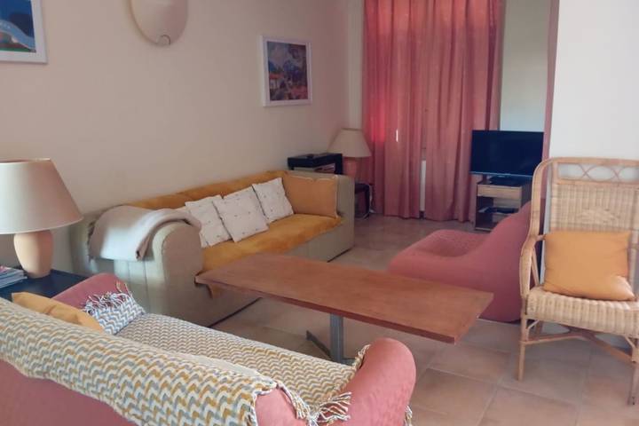 Location de vacances pour 14 personnes, avec terrasse et jardin, animaux acceptés dans Boulouris - 2