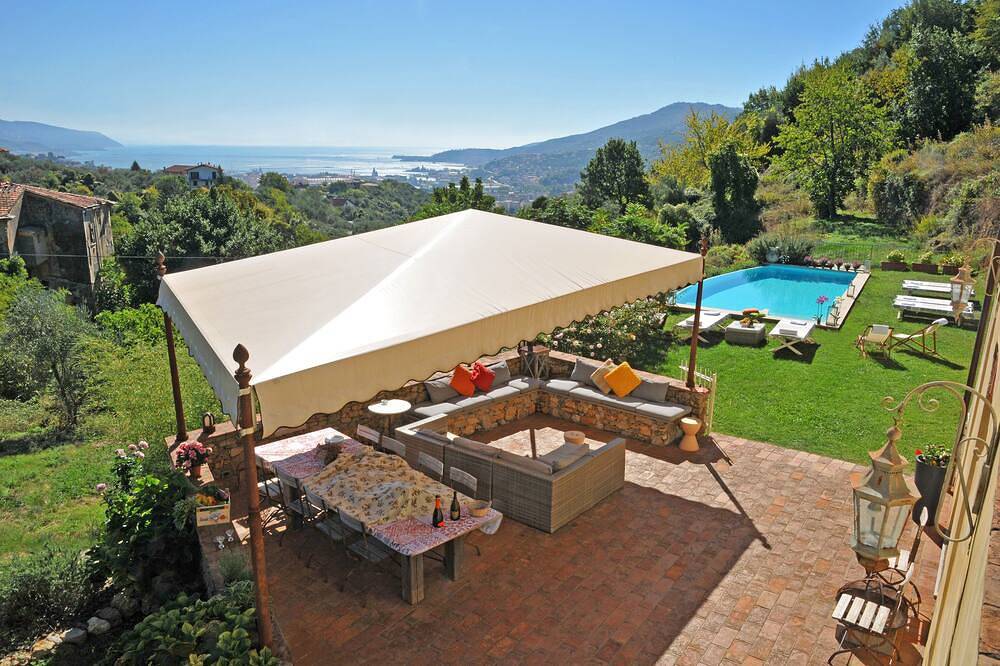 Villa Ambrosia 8P by Villasretreats w/pool A/C Bbq, Wifi, Sea View near 5Terre in La Spezia (Ville), La Spezia