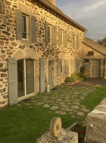 Gîte pour 8 personnes, avec jardin et terrasse dans l' Aveyron