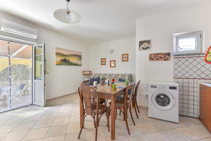 Apartamento entero, Apartamento 'Stecchi Mare' con terraza privada y aire acondicionado in Spiaggia di Stecchi, Capoliveri