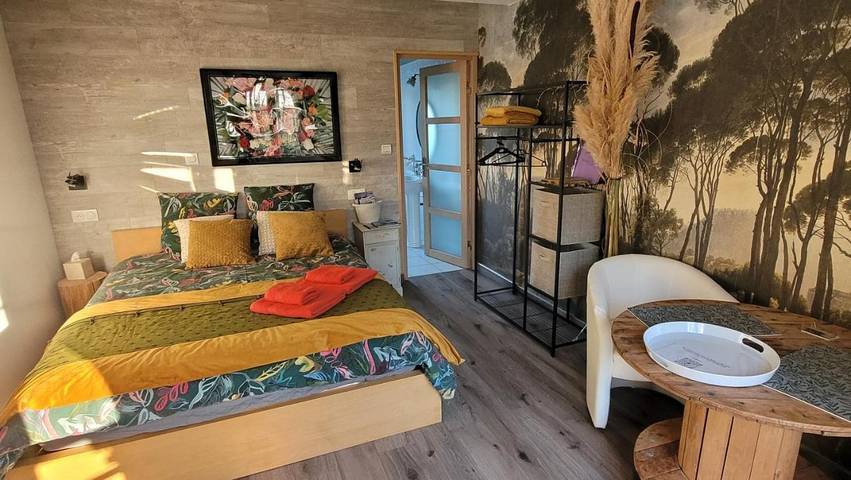 Gîte pour 2 personnes, avec Terrasse ainsi que Jardin et Vue à Saint-Urbain