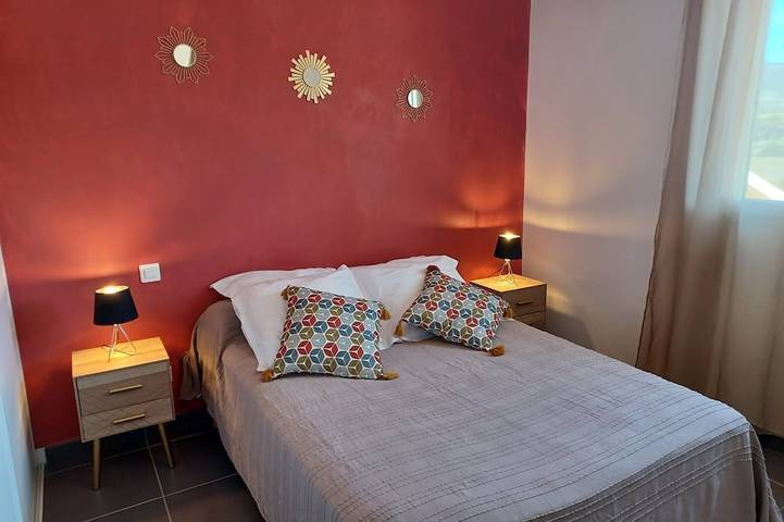 Appartement entier, Appart 2 chambres piscine chauffée wifi clim 7 min plage et 1 min rivière in Galéria, Parc naturel régional de Corse