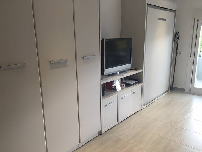 Entire apartment, Apartment 'Right in The Golden Mile 200 Metres' with Shared Pool, Wi-Fi and Air Conditioning in Marbella West, Marbella