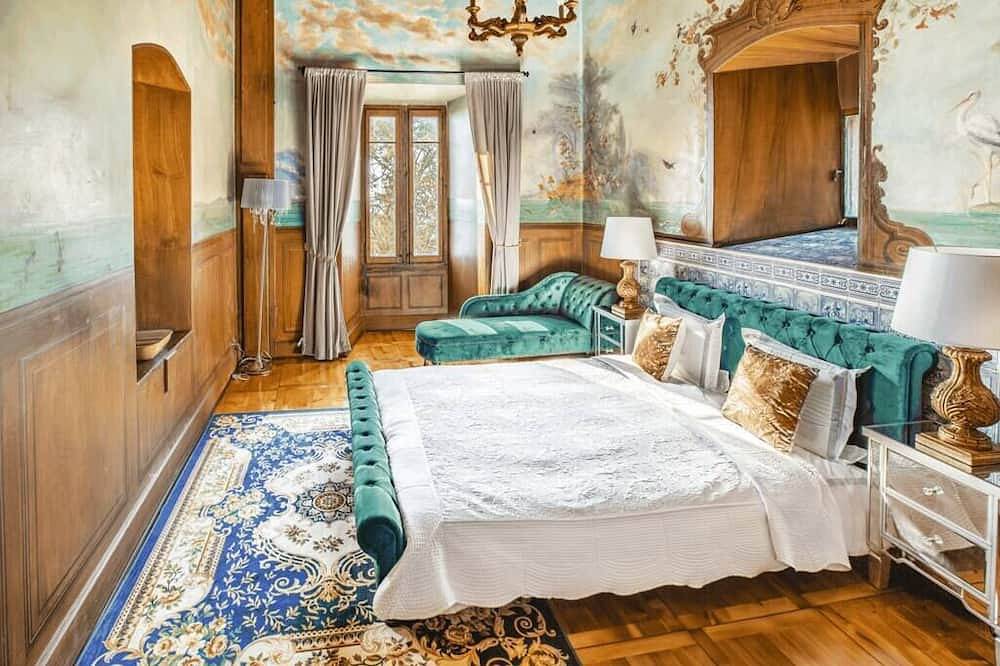 Antique apartment in the Xv century Castle in Tavel VD, Montreux
