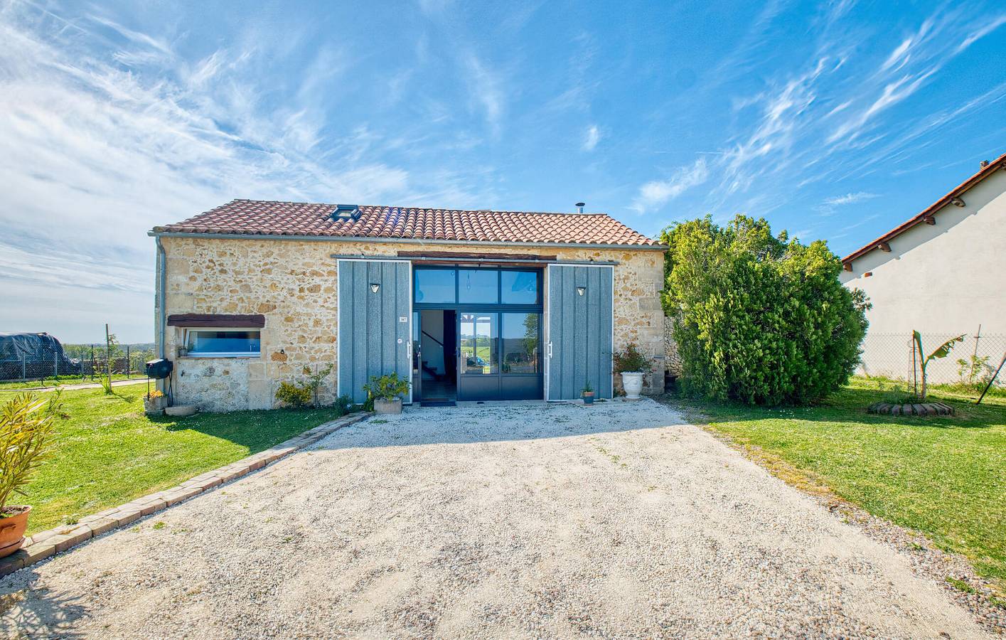 Cozy Garden Apartment avec WiFi, A/C, Parking in Les Lèches, Périgord Pourpre