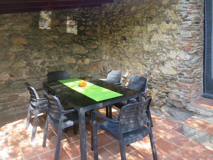 Location de vacances pour 5 personnes, avec jardin ainsi que terrasse et piscine à Tordères