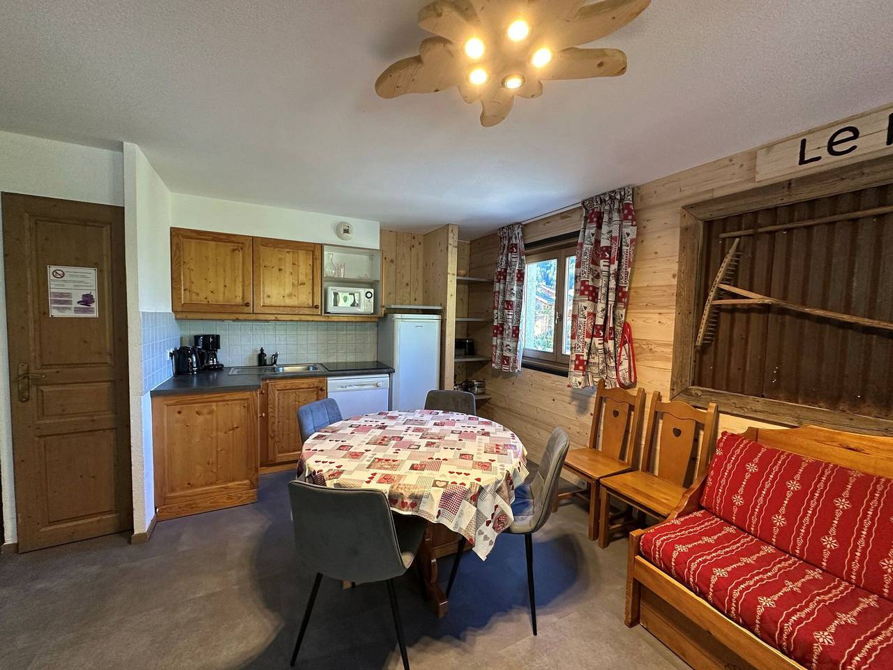 Ganze Wohnung, Geräumige Wohnung für 6 Pers. am Fuße der Pisten mit Balkon, Wlan, Parkplatz in Lanslebourg-Mont-Cenis, Region Saint-Jean-de-Maurienne