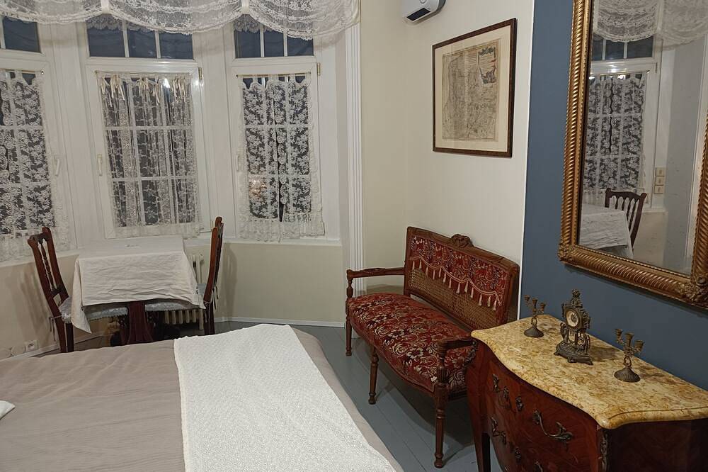 Charming bed and breakfast in the heart of Calais in Calais, Calais region