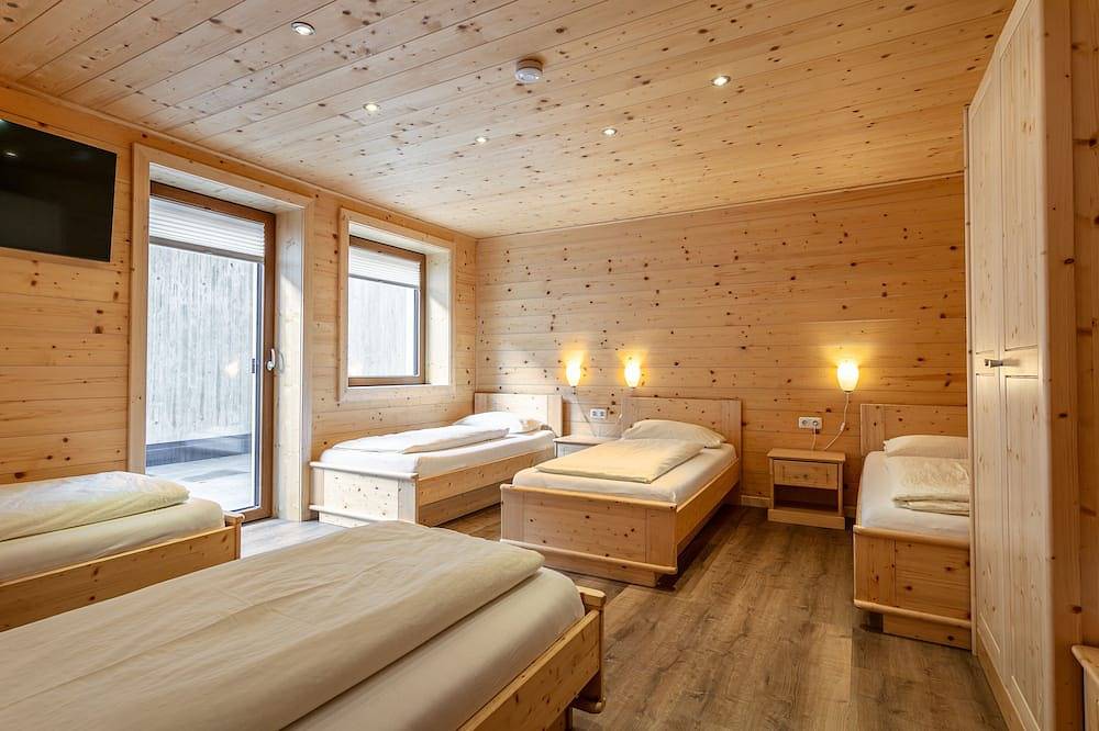 Detached chalet with garden close to ski lift in Mayrhofen, Ziller valley alps
