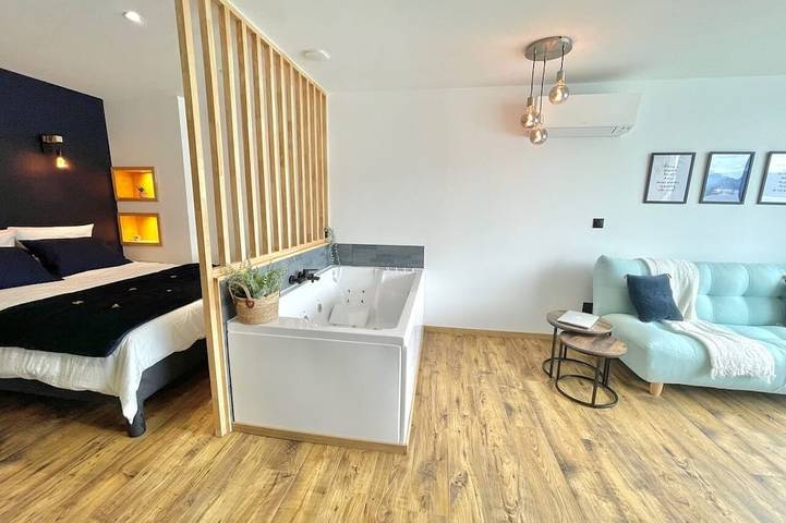 Gîte pour 4 personnes, avec jacuzzi à Tresserve - 3