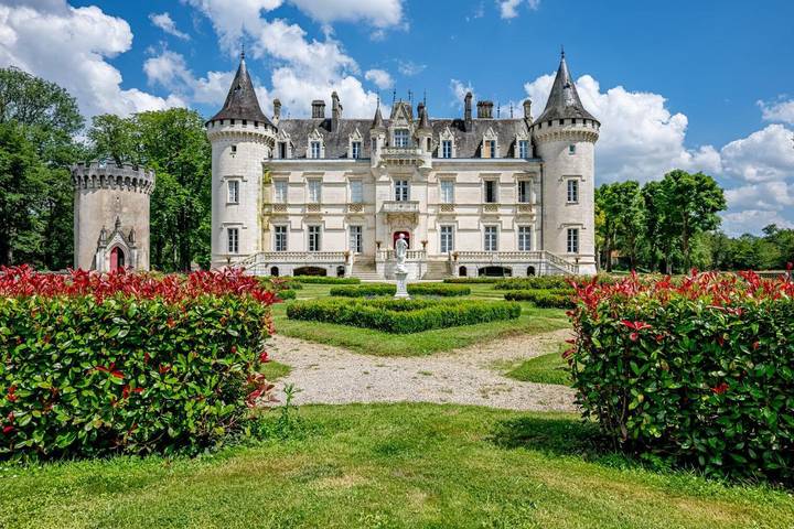Hôtel pour 2 personnes, avec jardin et jacuzzi ainsi que terrasse et piscine à Nieuil