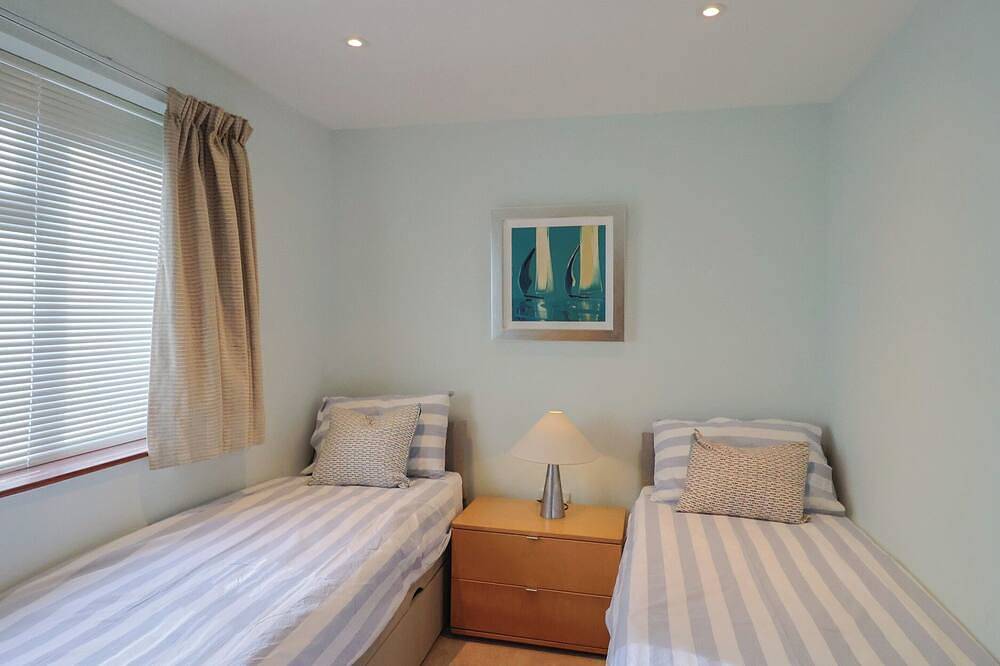 Arum, pet friendly, character holiday cottage in Easton, Portland in Easton (Portland), Isle of Portland