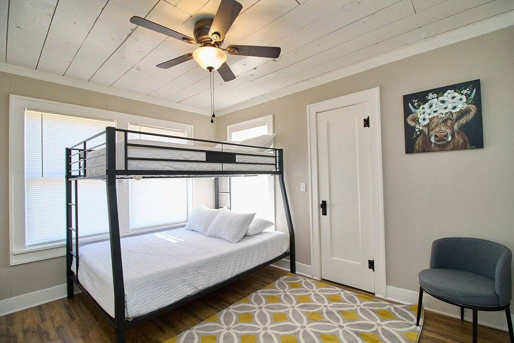 ✔ Spacious & Modern + Pool Table + Great Location in San Angelo, Tom Green County