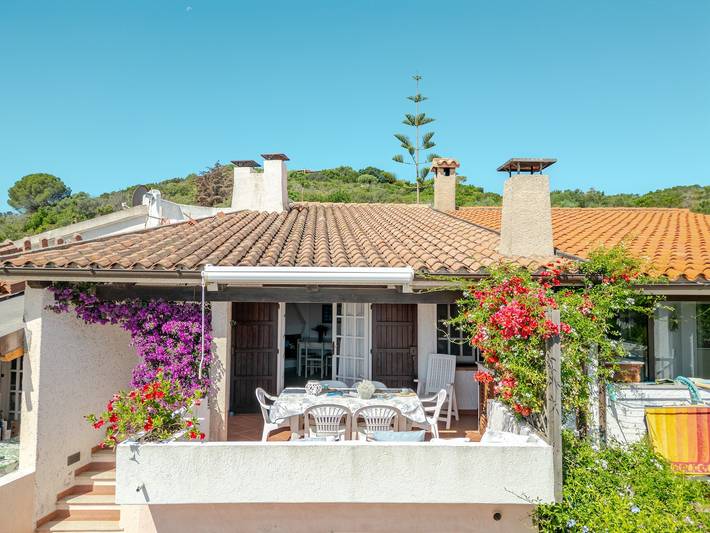 Entire apartment, Apartment 'Trilocale Taverna 80m from Beach' with Sea View, Private Terrace & Ac in Porto Taverna, Loiri Porto San Paolo