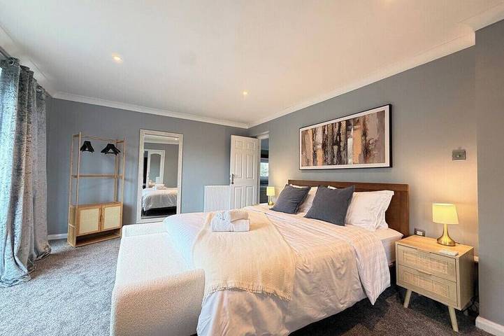 Palm House | Heated Pool | Sleeps 10 | South Downs in Worthing, South-Downs