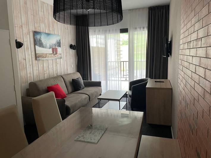 Studio pour 4 personnes, avec terrasse et piscine, animaux acceptés