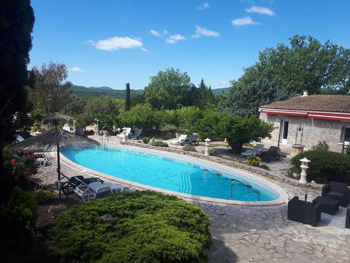 Location de vacances pour 2 personnes, avec Terrasse et Piscine ainsi que Sauna et Vue à Saint-André-de-Cruzières - 3