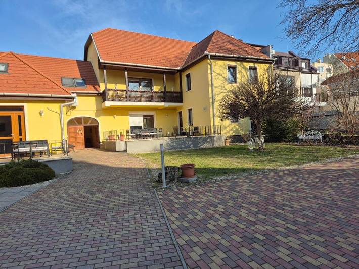 Gîte pour 6 personnes, avec jardin à Eger