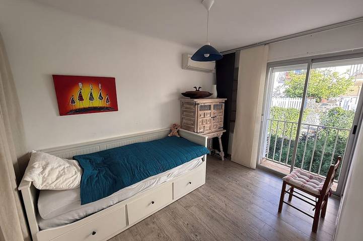 Familienhaus im Dorf an der Bucht von Cerbere, 4 Minuten zum Strand in La Côte Vermeille, Cerbère