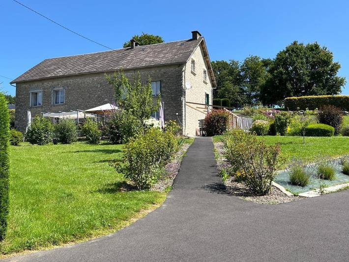 Chambre d’hôte pour 2 personnes, avec Terrasse ainsi que Jardin et Vue à Champagnac