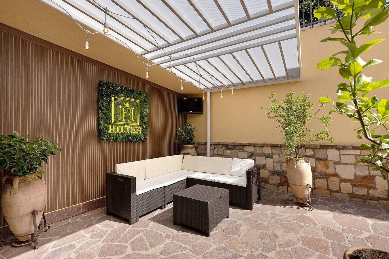 Entire apartment, Hilten Silver Sands Holiday Home 130m from Beach, Private Garden & Wi-Fi in Isola delle Femmine, Palermo Province