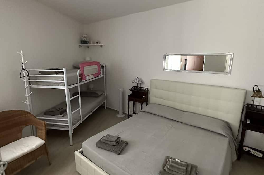 Ganze Wohnung, \"Mimosa\" Wohnung 100 Meter vom Strand entfernt in Lido Mania, Ugento