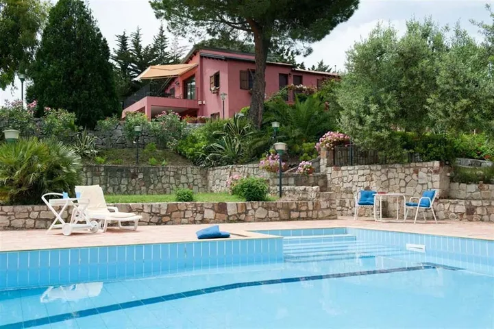 Villa per 5 persone, con panorama e piscina nonché giardino - 1